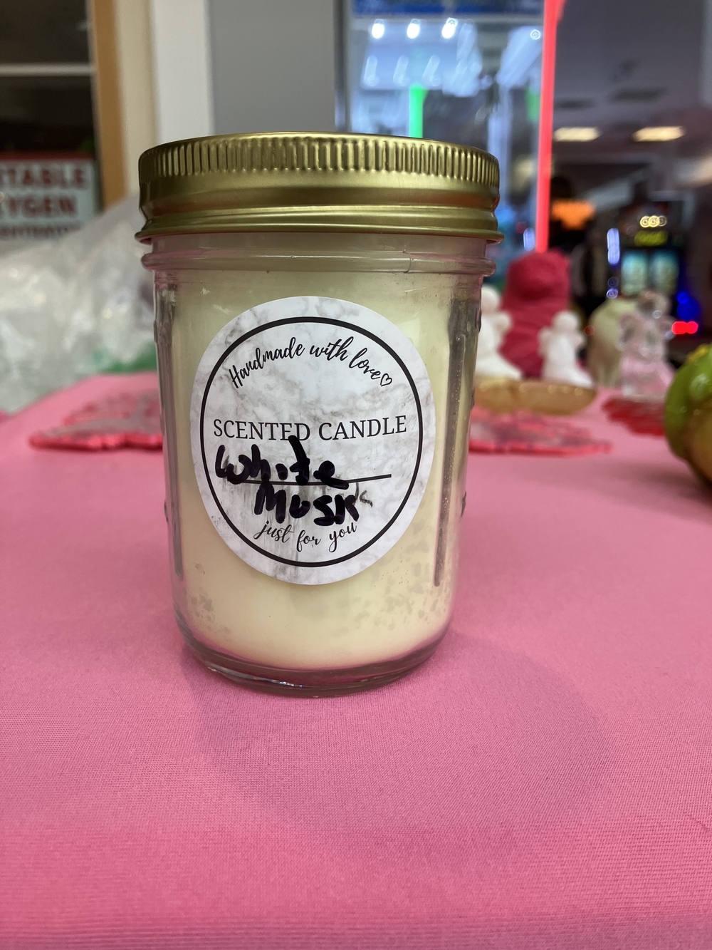 Handmade White Musk Scented Jar Candle with Gold Lid